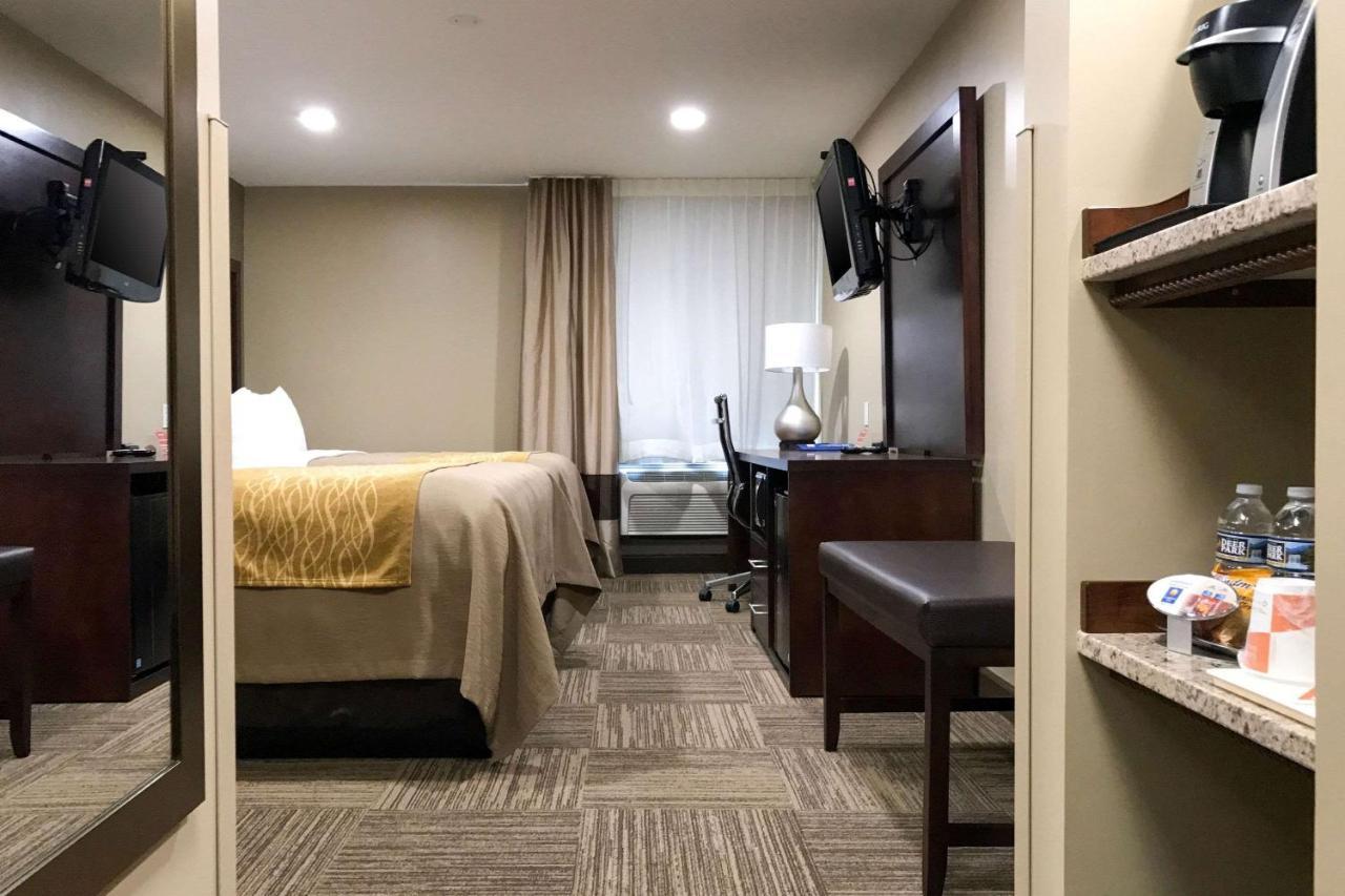 Pulaski Giles Hotel Inn And Suites מראה חיצוני תמונה