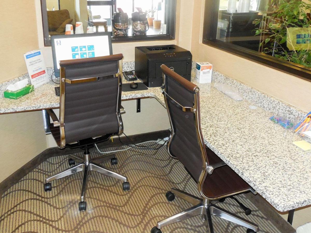 Pulaski Giles Hotel Inn And Suites מראה חיצוני תמונה