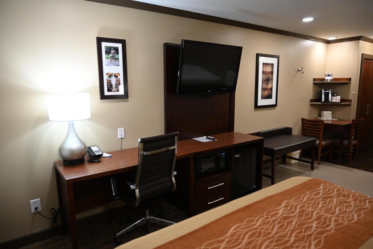 Pulaski Giles Hotel Inn And Suites מראה חיצוני תמונה