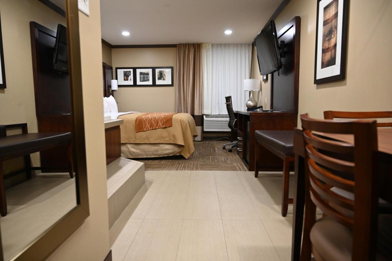 Pulaski Giles Hotel Inn And Suites מראה חיצוני תמונה