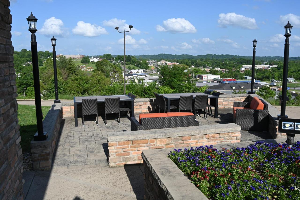 Pulaski Giles Hotel Inn And Suites מראה חיצוני תמונה