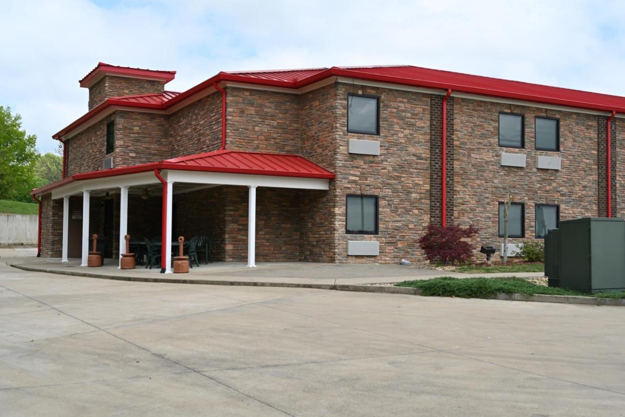 Pulaski Giles Hotel Inn And Suites מראה חיצוני תמונה