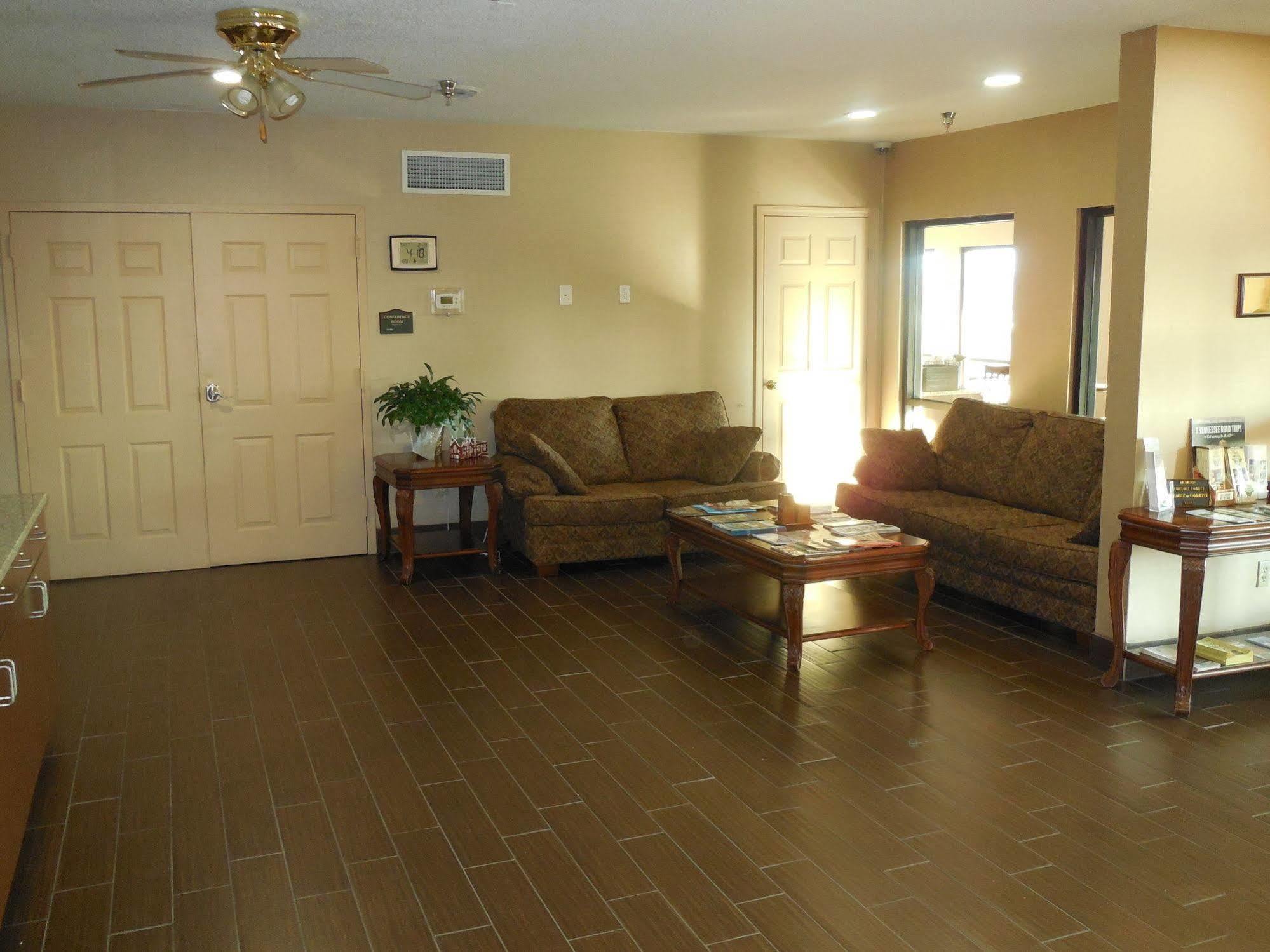 Pulaski Giles Hotel Inn And Suites מראה חיצוני תמונה