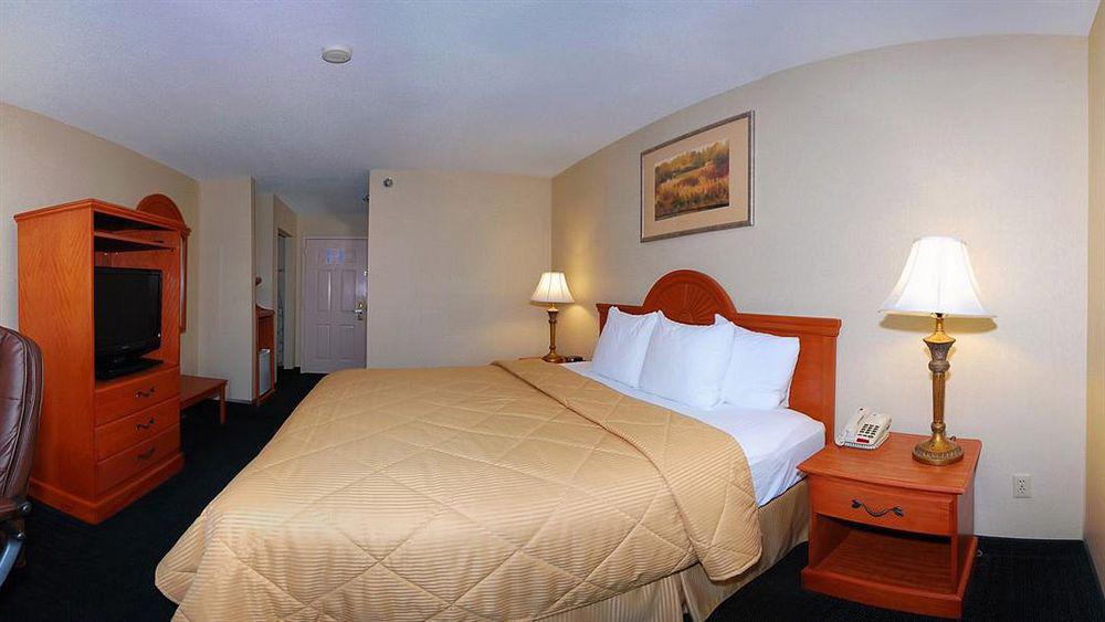 Pulaski Giles Hotel Inn And Suites מראה חיצוני תמונה